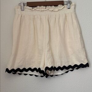 Arron & Amber Linen Blend Scalloped Edge Shorts